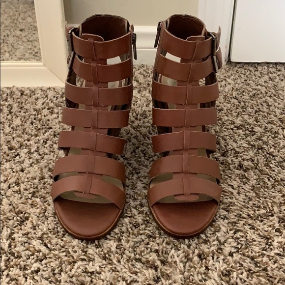 Cute strap heels - Picture 2 of 6